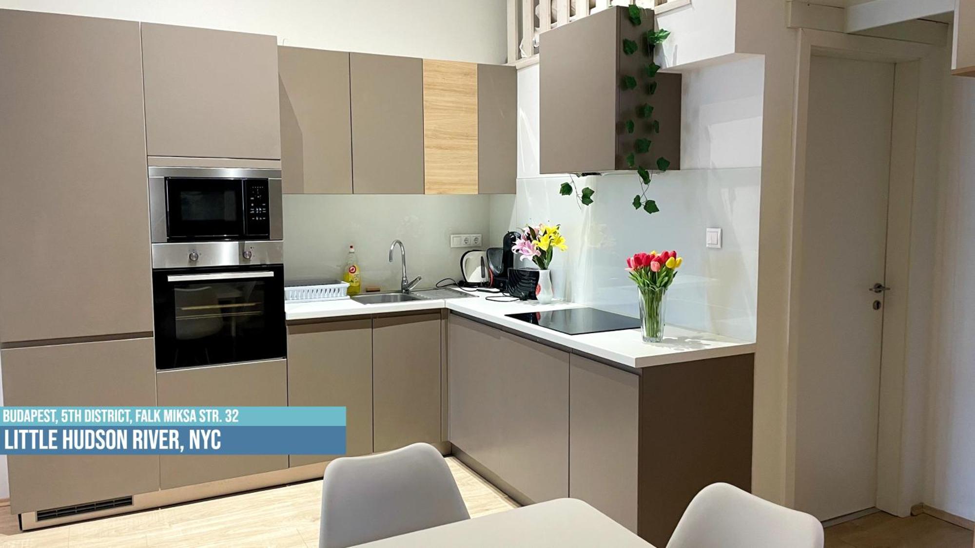 Little Americas Hudson River Apartment บูดาเปสต์ ภายนอก รูปภาพ